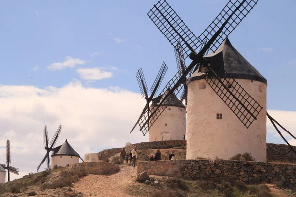 Kastilya İspanya 'da geleneksel yel değirmenleri Kişot