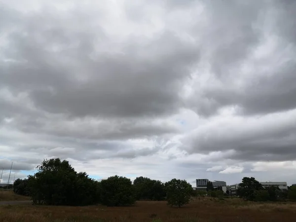 曇りの日にモストレス大学のキャンパス — ストック写真