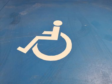 Etkisiz hale getirilen araba için park alanı