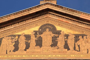 Londra müzesinin altın çatısını antik tarzda