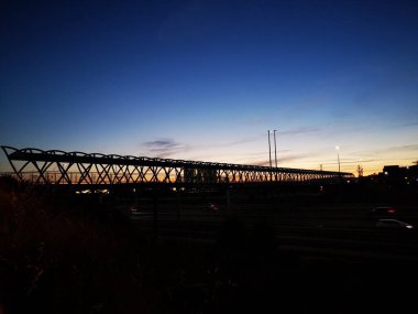 Mostoles Köprüsü 'nde gece sahnesi