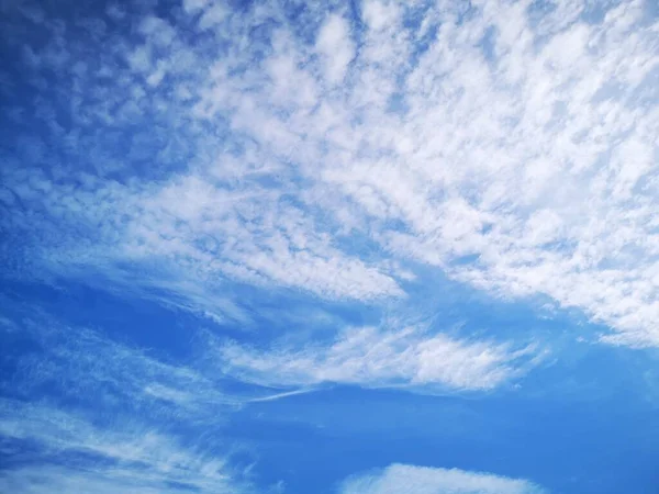 Céu Azul Bonito Cirrus Nuvens — Fotografia de Stock