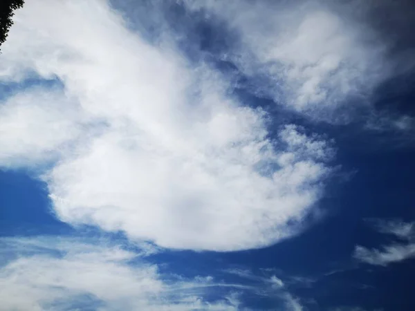 Awan Cerah Cirrus Tinggi — Stok Foto