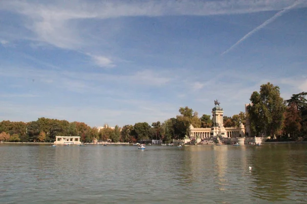 Madrid Retiro Park Pond Autumn — Stockfoto