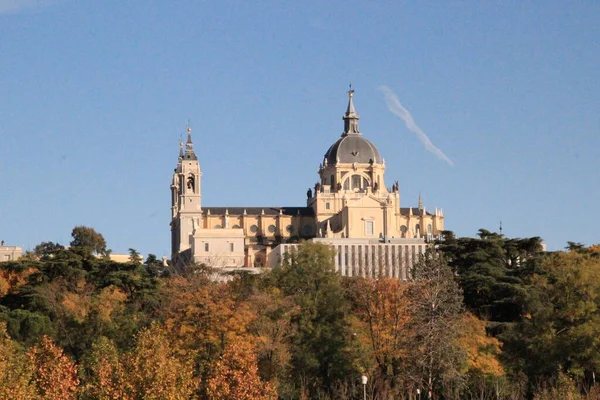 Autumn Scene Madrid Cathedral Park — Fotografia de Stock