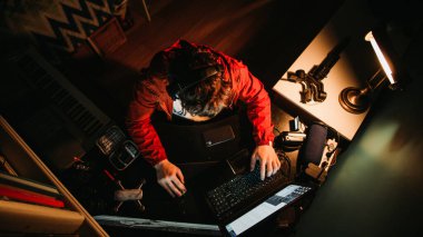 İçerik Yaratıcısı, İçişleri Bakanlığı Çalışma Masası Ayarları 'nda Çok Çalışıyor