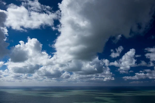 Meer und Wolken — Stockfoto