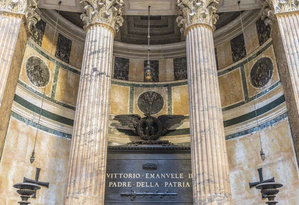 Tomb of Victor Emmanuel II in Pantheon. Rome. Italy — Stock Photo, Image