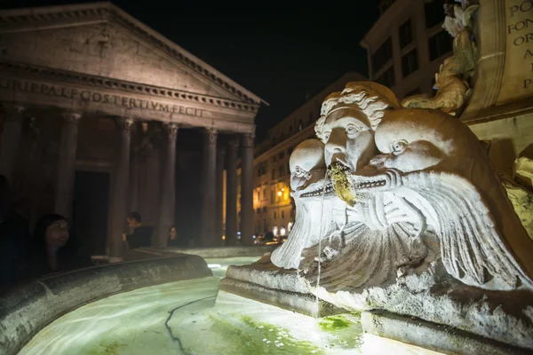 Fountain of the Pantheon at night. Rome. — Stock Photo, Image