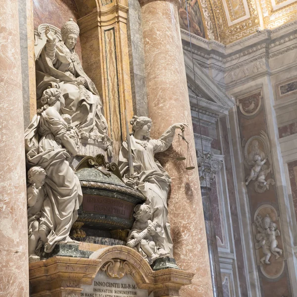 Le tombeau d'Innocent XII dans la basilique Saint-Pierre. Vatican.Rome — Photo