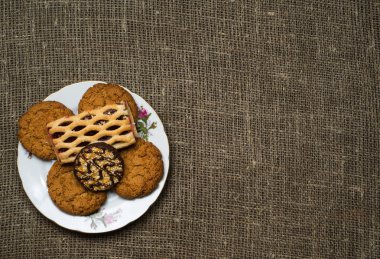 ahşap arka plan olarak bir arka plan üzerinde kurabiye