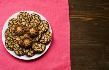 Çerezler dokulu bir arka plan üzerinde. Rustik tarzı