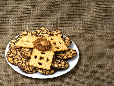 Çerezler dokulu bir arka plan üzerinde. Rustik tarzı