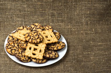 Çerezler dokulu bir arka plan üzerinde. Rustik tarzı