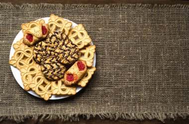 Çerezler dokulu bir arka plan üzerinde. Rustik tarzı