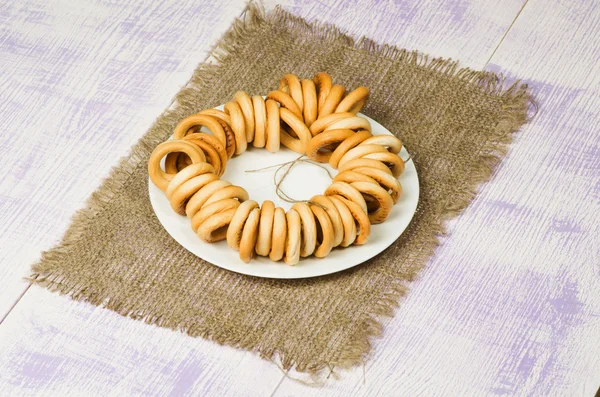 Bagels auf einem Holztisch. — Stockfoto