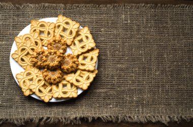 Çerezler dokulu bir arka plan üzerinde. Rustik tarzı