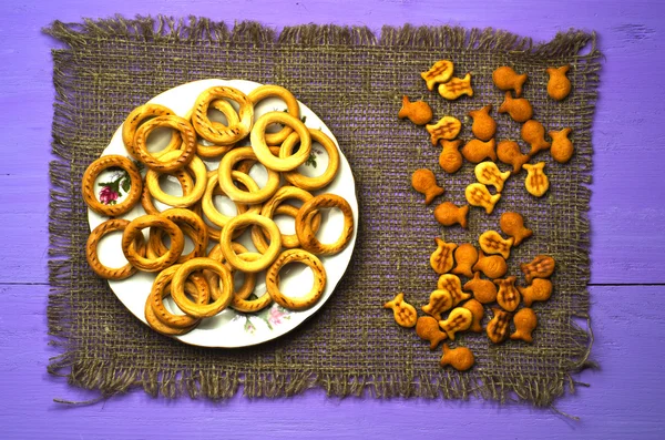 Bagels auf einem Holztisch. — Stockfoto