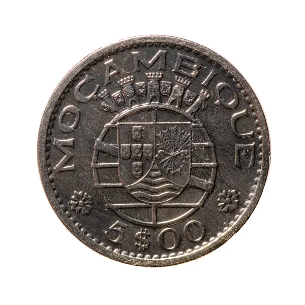 Металлические монеты 5 Escudo (Португальская зарубежная провинция Мозамбик — стоковое фото