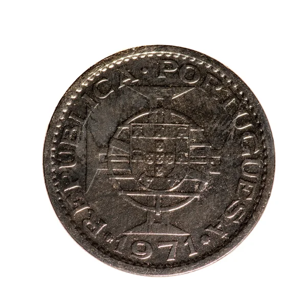 금속 동전 5 에스쿠도 (포르투갈 해외 지방의 모잠비크 — 스톡 사진