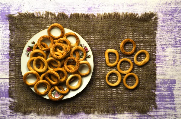 Bagels auf einem Holztisch. — Stockfoto