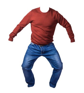 Erkekler koyu kırmızı kazak ve mavi kot pantolon. Beyaz arka planda izole edilmiş. Günlük kıyafetler.