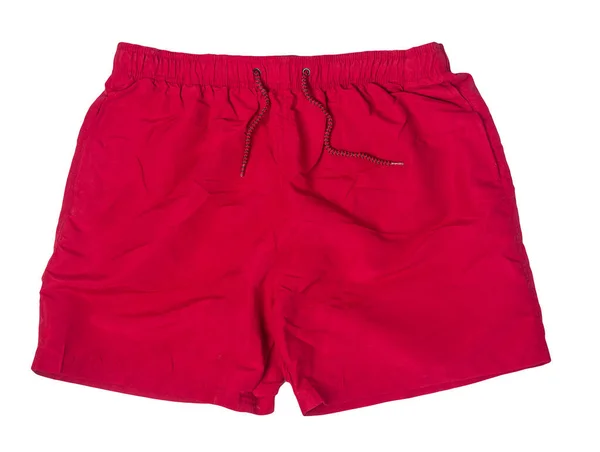 Beyaz arka planda izole edilmiş erkek kırmızı şortu .spor pantolonu üst görünümü
