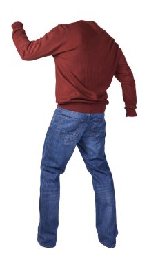 Erkekler koyu kırmızı kazak ve mavi kot pantolon. Beyaz arka planda izole edilmiş. Günlük kıyafetler.