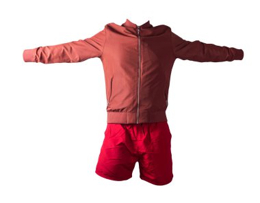 Kırmızı erkek bombacı ceketi ve beyaz arka planda izole edilmiş kırmızı spor şortu. modaya uygun günlük kıyafetler.