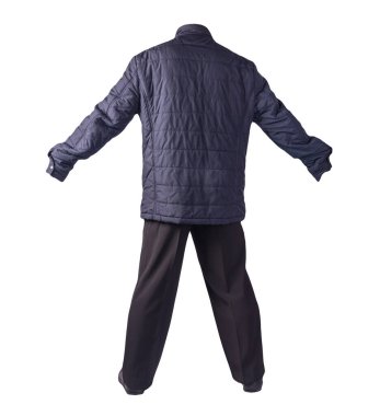 Koyu mavi ceket, siyah pantolon ve beyaz arka planda izole edilmiş siyah deri ayakkabılar. Erkek sonbahar kıyafetleri.