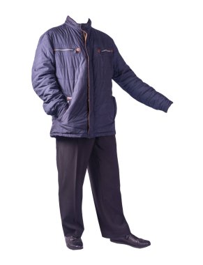 Koyu mavi ceket, siyah pantolon ve beyaz arka planda izole edilmiş siyah deri ayakkabılar. Erkek sonbahar kıyafetleri.