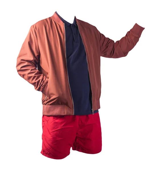 Męska Ciemnoczerwona Kurtka Bombowa Ciemnoniebieska Koszulka Polo Czerwone Spodenki Sportowe — Zdjęcie stockowe