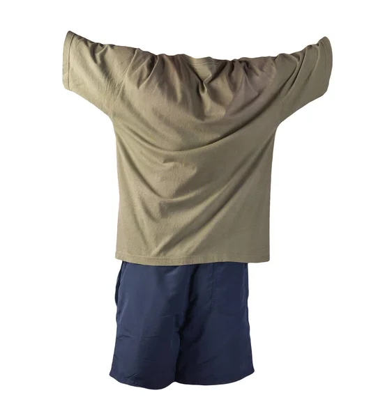 男子运动深蓝色短裤和橄榄绿T恤衫 背景为白色 运动服装舒适 — 图库照片
