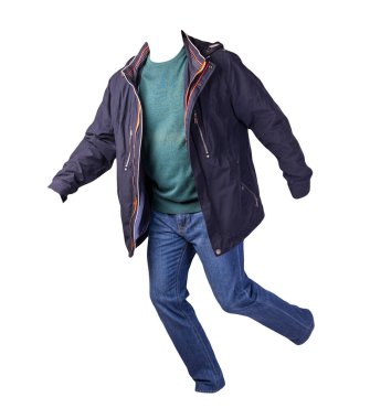 Fermuarlı koyu mavi ceket, turkuaz süveter ve beyaz arka planda izole edilmiş mavi kot pantolon. Sıradan moda kıyafetleri.