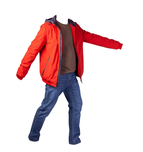 ジッパーとブラウンのセーターとブルーのジーンズの赤いジャケットは 白い背景に隔離された カジュアルファッションの服 — ストック写真