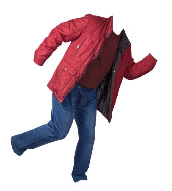 Fermuarlı kırmızı ceket, kırmızı kazak ve beyaz arka planda izole edilmiş mavi kot pantolon. Sıradan moda kıyafetleri.