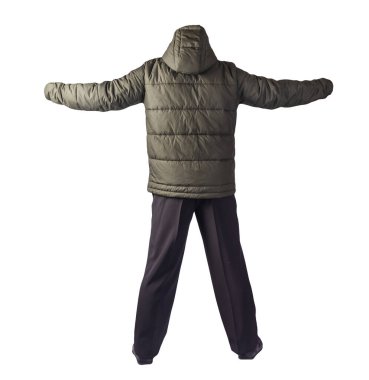 Kapüşonlu erkek hakki ceketi, siyah pantolon ve beyaz arka planda izole edilmiş siyah deri ayakkabılar. Erkek sonbahar kıyafetleri.