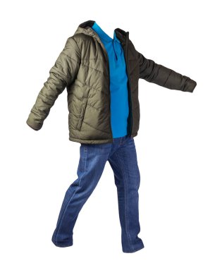 fermuarlı yeşil ceket, mavi gömlek ve beyaz arka planda izole edilmiş mavi kot pantolon. Sıradan moda kıyafetleri.