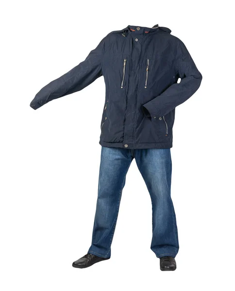 ダークブルーのジーンズ ブラックのレザーシューズ フードがホワイトを基調としたダークブルーのジャケット カジュアルスタイル — ストック写真