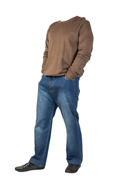 Donkerblauwe Jeans Zwarte Leren Schoenen Bruine Trui Geïsoleerd Witte Achtergrond — Stockfoto