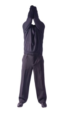 Siyah erkek kazağı, siyah pantolon ve siyah deri ayakkabılar. Beyaz arka planda izole edilmiş. Günlük kıyafetler.