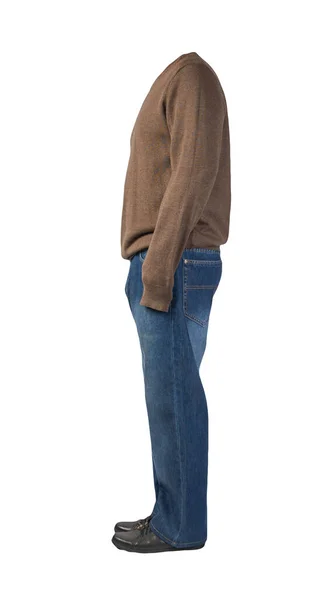 Dunkelblaue Jeans Schwarze Lederschuhe Brauner Pullover Auf Weißem Hintergrund Lässiger — Stockfoto