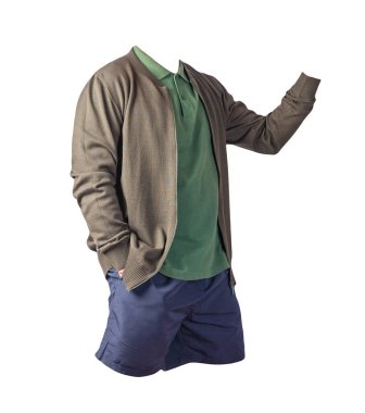 Koyu yeşil örgü bombacı ceketi, koyu yeşil gömlek ve beyaz arka planda koyu mavi şort. modaya uygun günlük kıyafetler.