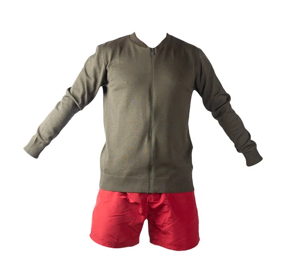 メンズハッキーニットの爆撃機のジャケットと赤のスポーツのショートパンツは白い背景に隔離された ファッショナブルなカジュアルウェア — ストック写真