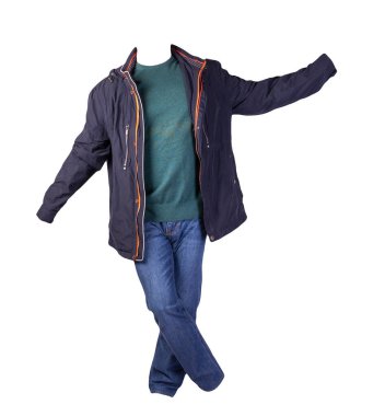 Fermuarlı koyu mavi ceket, yeşil kazak ve beyaz arka planda izole edilmiş mavi kot pantolon. Sıradan moda kıyafetleri.