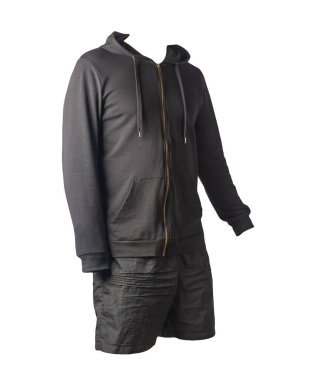 Kapüşonlu demir fermuarlı siyah kazak ve beyaz arka planda siyah spor şortlu. Günlük spor kıyafetleri.