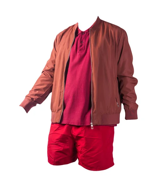 Męska Ciemnoczerwona Kurtka Bombowa Burgundowa Koszula Czarne Spodenki Sportowe Odizolowane — Zdjęcie stockowe