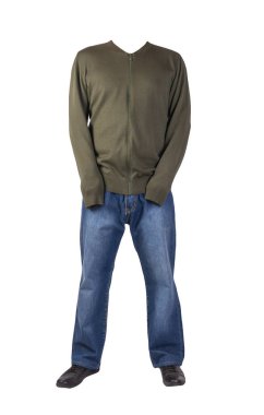 Koyu mavi kot, siyah deri ayakkabılar, beyaz arka planda koyu yeşil bombacı ceketi. Sıradan stil