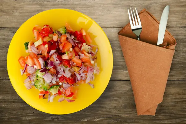 Nourriture Végétalienne Salade Légumes Poivre Tomate Oignons Brocoli Sur Une — Photo