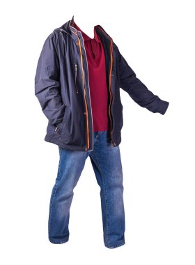 Fermuarlı koyu mavi ceket, koyu kırmızı gömlek ve beyaz arka planda izole edilmiş mavi kot pantolon. Sıradan moda kıyafetleri.